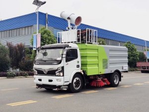 國(guó)六東風(fēng)多利卡7.5方掃路車(chē)帶噴霧降塵